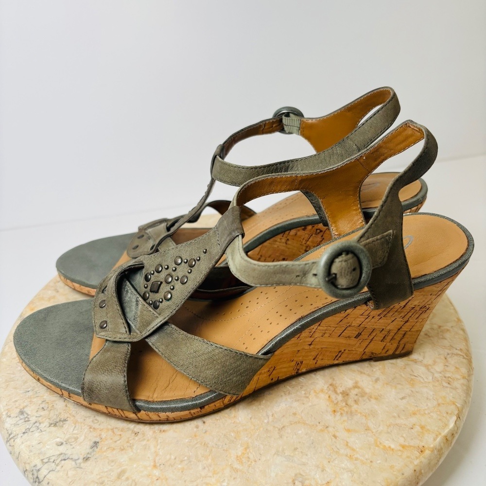 Clarks Women's 9.5‎ Miami Beach Green Wedge Sandals Leather Embelished Cork